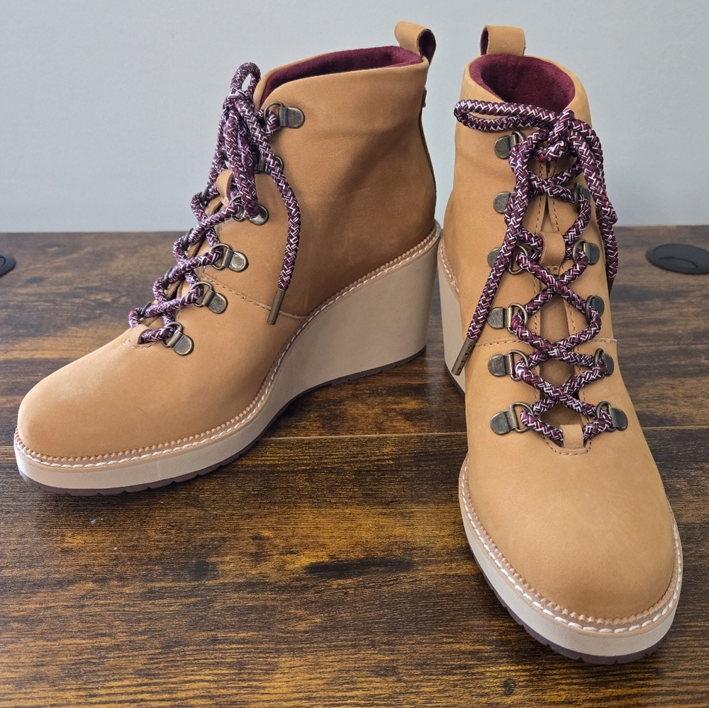 TOMS Melrose Wedge Hiking Boots NWT Size 8 Tan Oiled Nubuck No Box Women's Boots